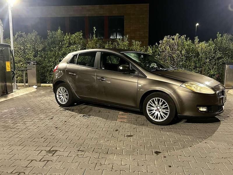 Usata 2010 Fiat Bravo Dynamic Due volumi | 3500 € (Molto cara) - Immagine 1/4