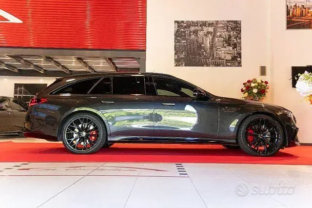 Usata Mercedes E53 AMG Premium Plus 612 CV (450 kW) 2026 Grigio scuro Station wagon