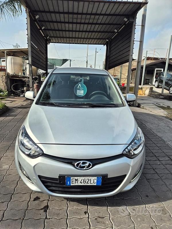 Usata Hyundai i20 Edition 77 CV (56 kW) 2012 Grigio Utilitaria