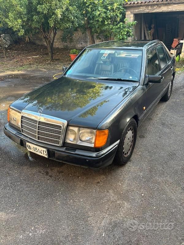 Usata Mercedes E250 140 CV (102 kW) 1987 Nero Berlina