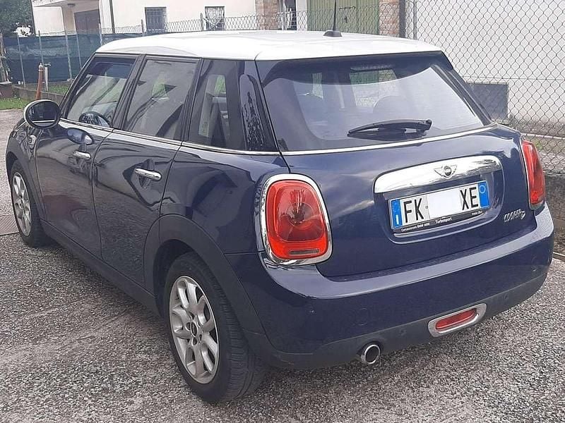Usata Mini Cooper D 116 CV (85 kW) 2017 Blu/azzurro Utilitaria