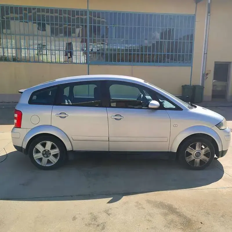 Usata Audi A2 75 CV (55 kW) 2001 Grigio Utilitaria