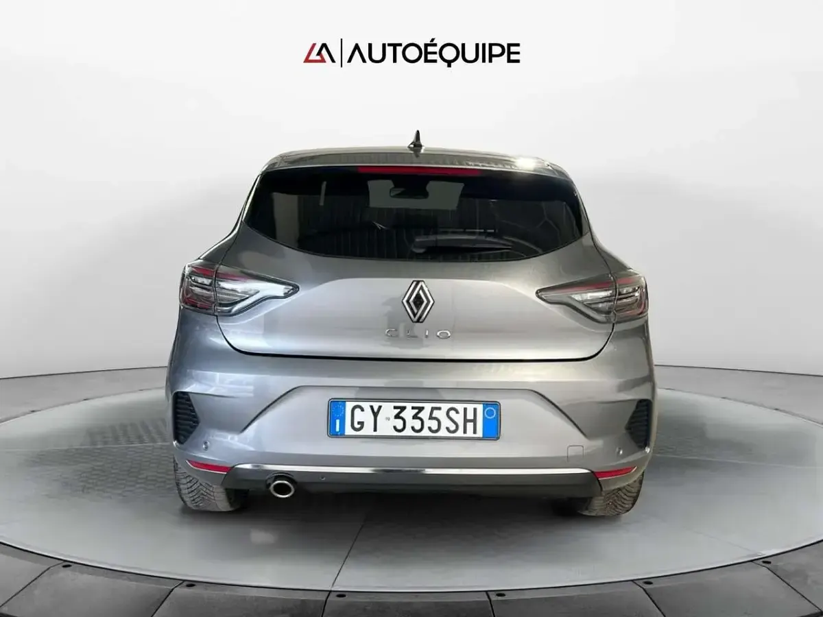 Begagnad Renault Clio V Techno 91 HK (66 kW) 2025 Grå Sedan