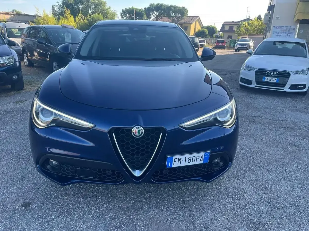 Usata Alfa Romeo Stelvio Executive 210 CV (154 kW) 2018 Blu SUV