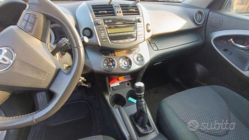 Usata Toyota RAV4 136 CV (100 kW) 2012 Grigio SUV