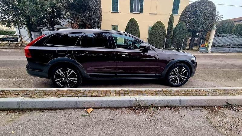 Usata Volvo V90 CC 190 CV (139 kW) 2017 Marrone Station wagon