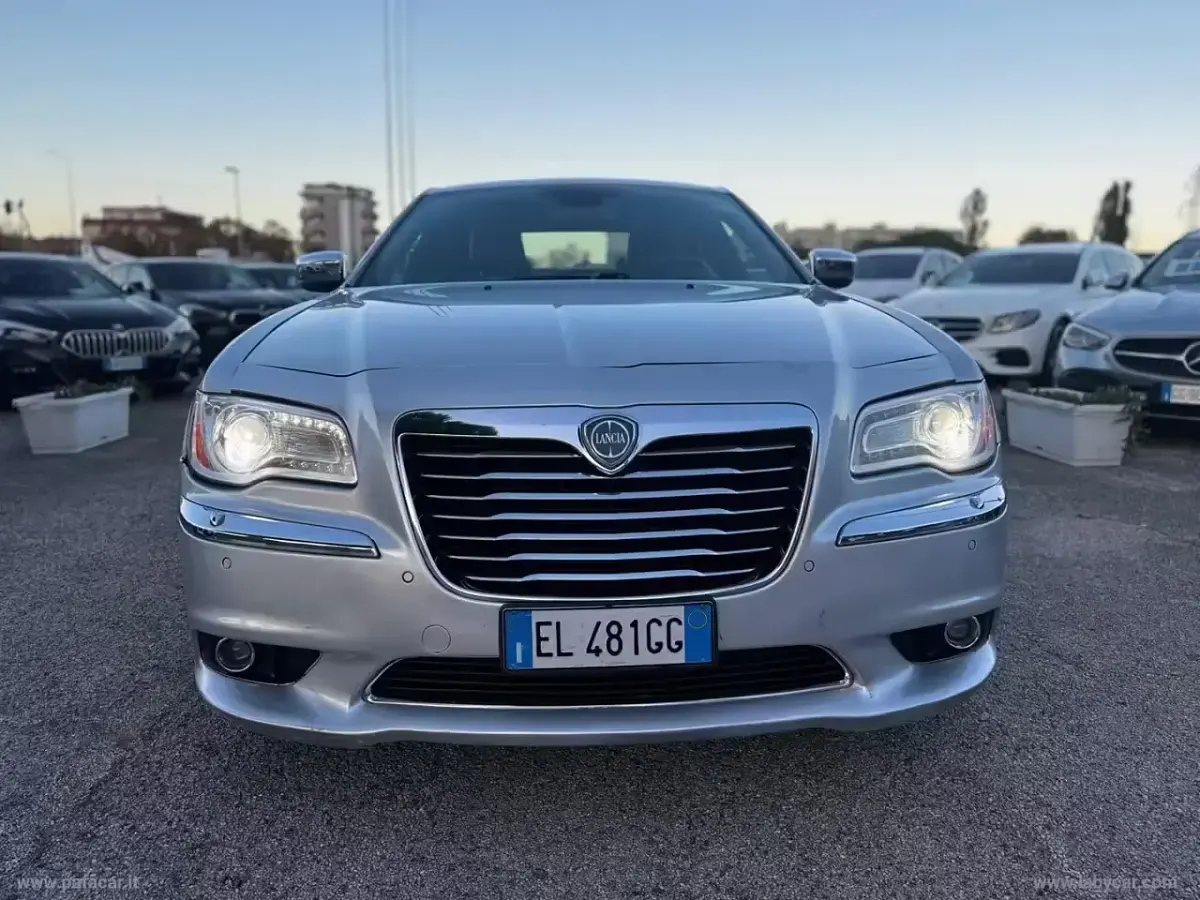 Usata Lancia Thema Platinum 190 CV (139 kW) 2012 Grigio Berlina