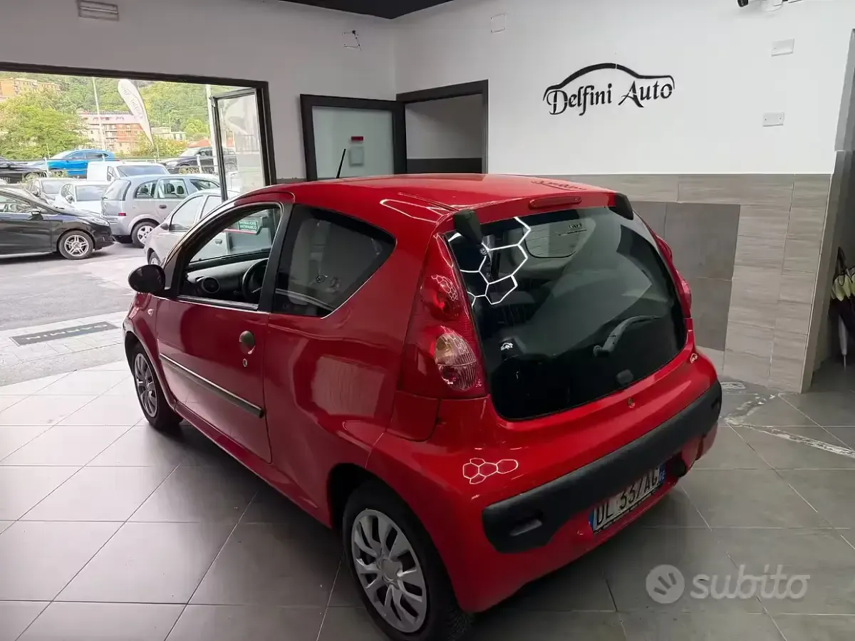 Usata Peugeot 107 68 CV (50 kW) 2008 Rosso Utilitaria