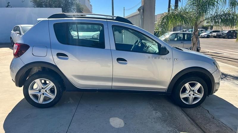 Usata Dacia Sandero Stepway 89 CV (65 kW) 2013 Grigio Berlina