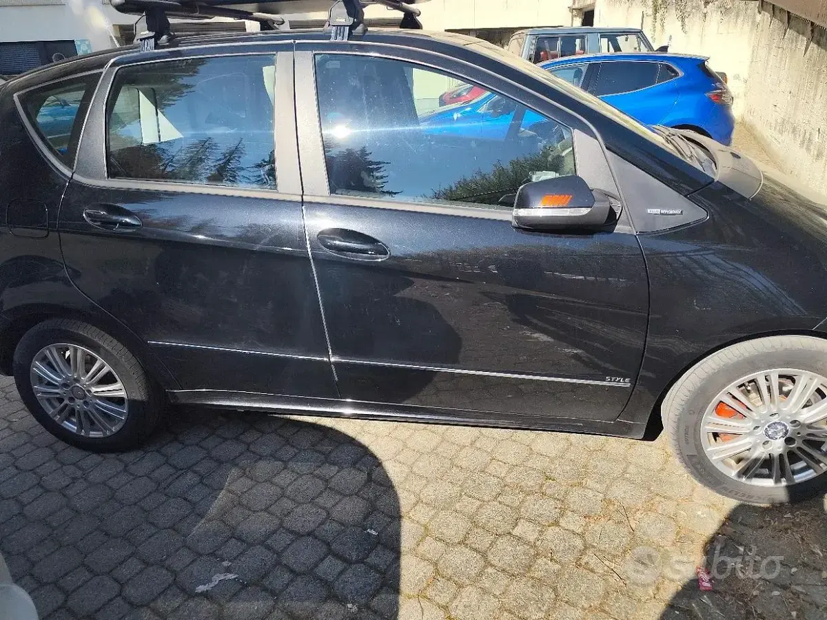 Usata Mercedes A160 95 CV (69 kW) 2011 Nero Utilitaria