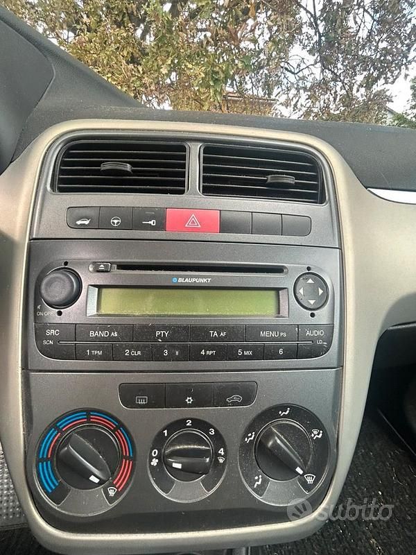 Usata Fiat Grande Punto 65 CV (47 kW) 2005 Grigio Utilitaria