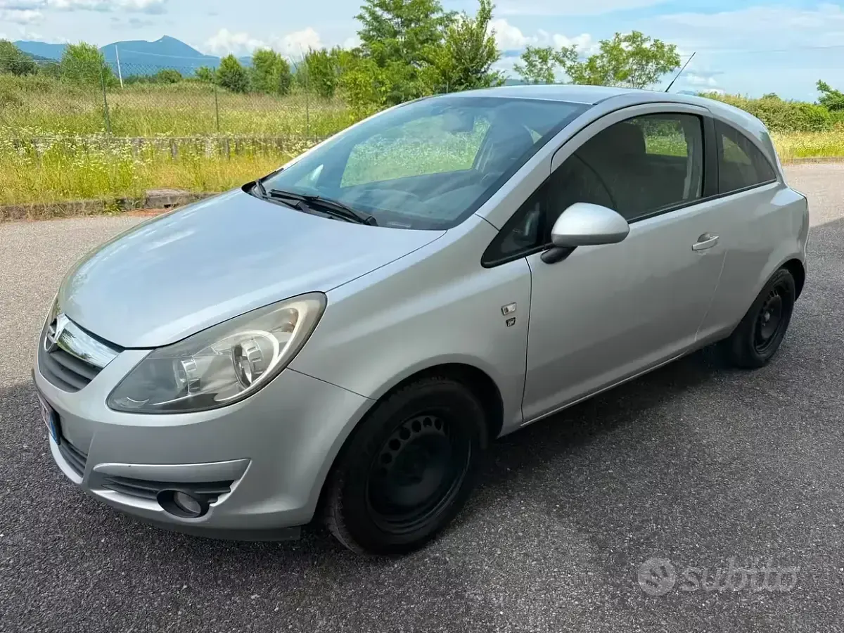 Usata Opel Corsa 95 CV (69 kW) 2011 Grigio Utilitaria