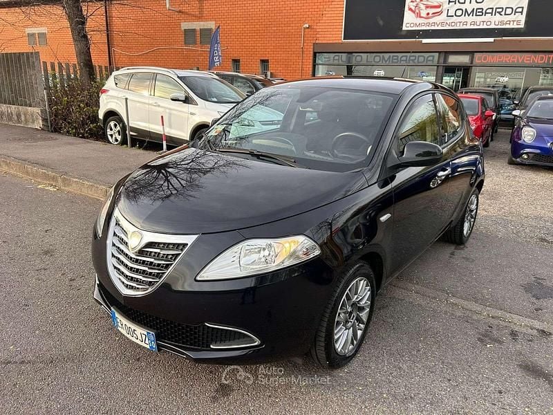 Usata Lancia Ypsilon Platinum 69 CV (50 kW) 2013 Blu/azzurro Utilitaria
