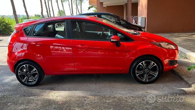 Usata Ford Fiesta 75 CV (55 kW) 2017 Rosso Berlina