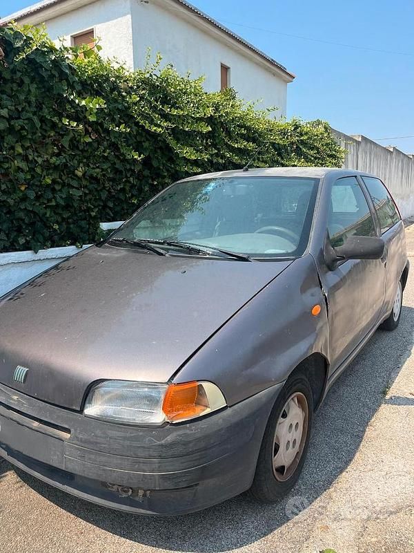 Grigio Usata 1998 Fiat Punto Due volumi | 600 € (Super prezzo) - Immagine 1/4