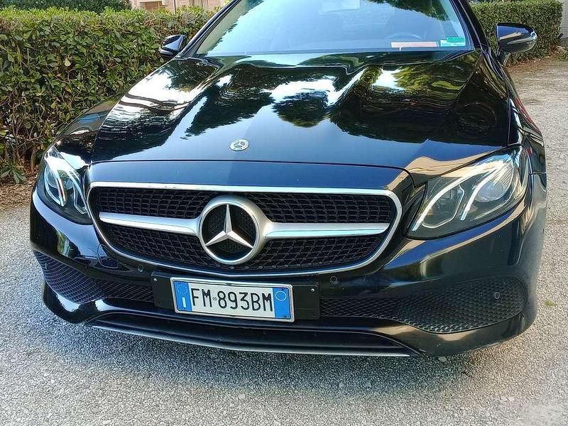 Usata Mercedes E220 194 CV (142 kW) 2017 Nero Coupé