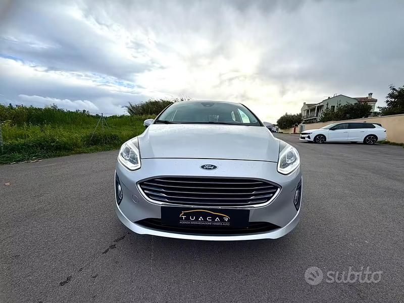 Usata Ford Fiesta Titanium 86 CV (63 kW) 2020 Grigio Utilitaria