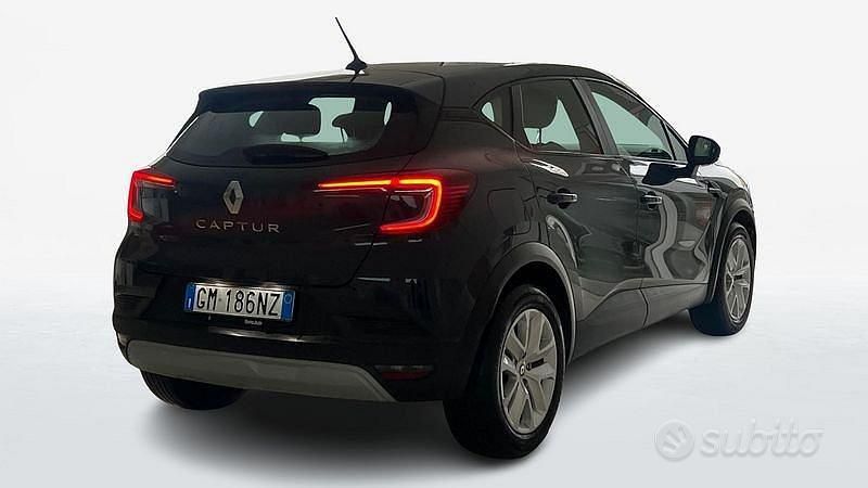 Usata Renault Captur Equilibre 101 CV (74 kW) 2023 Blu scuro SUV