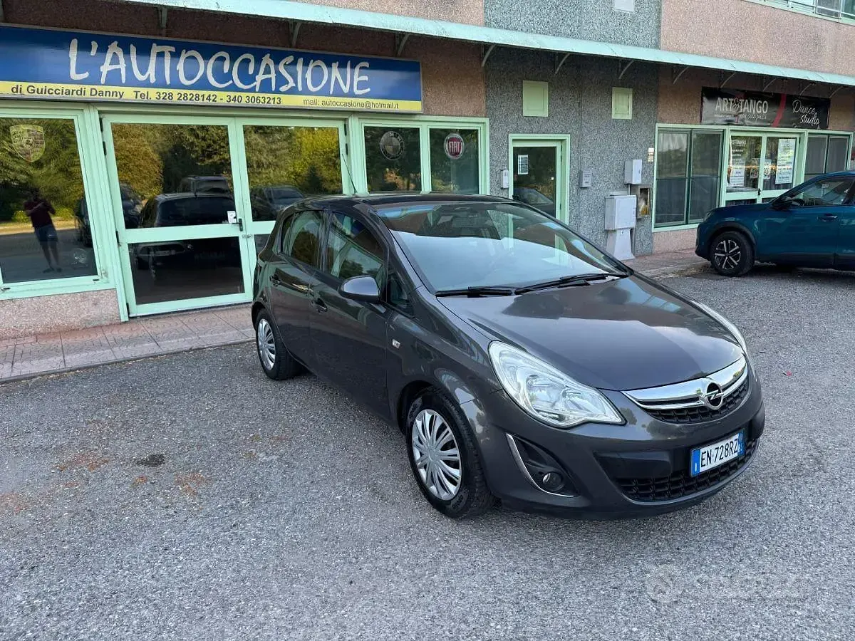 Usata Opel Corsa Edition 86 CV (63 kW) 2012 Grigio Utilitaria