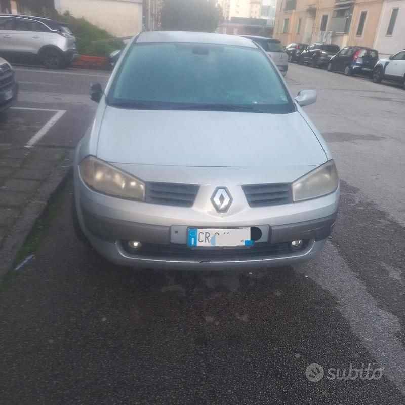 Usata Renault Clio II 48 CV (35 kW) 2004 Grigio Berlina