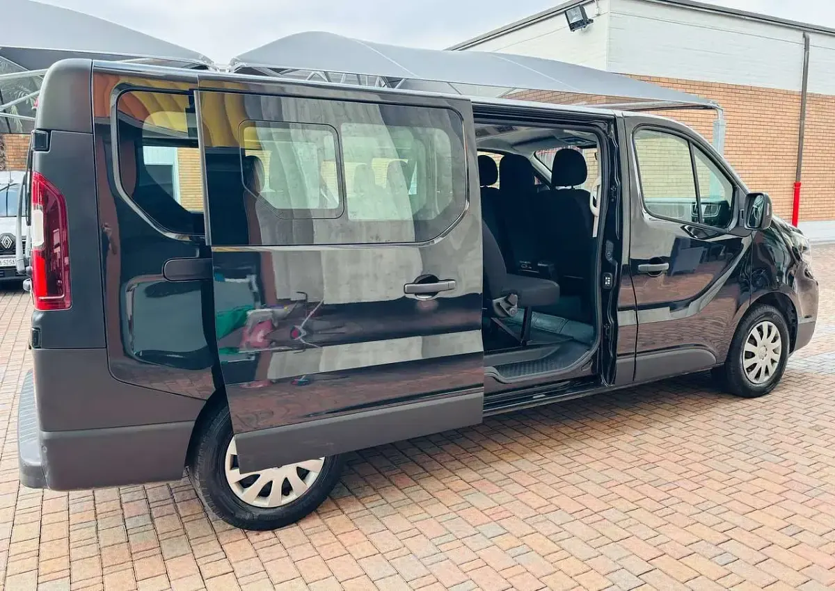 Usata Nissan Primastar Acenta 110 CV (80 kW) 2025 Black midnight Monovolume