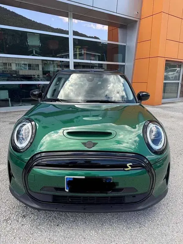 Usata Mini Cooper SE Essential 75 kW (102 CV) 2023 Verde Utilitaria