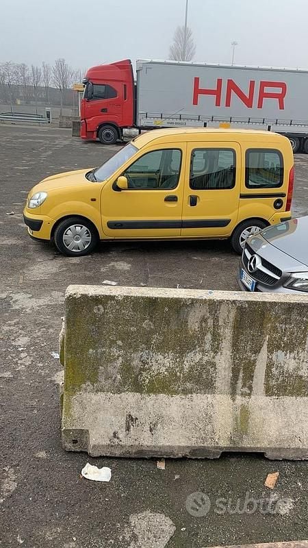 Usata Renault Kangoo 65 CV (47 kW) 2003 Giallo Monovolume