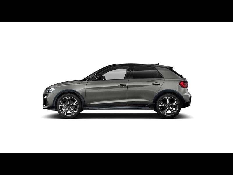 Nuova Audi A1 Ambiente 150 CV (110 kW) 2026 Grigio chronos metallizzato ne SUV