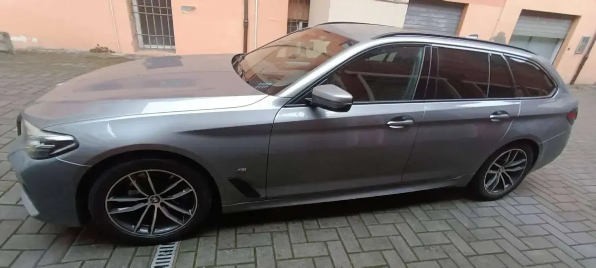 Usata BMW 520 190 CV (139 kW) 2023 Grigio Station wagon