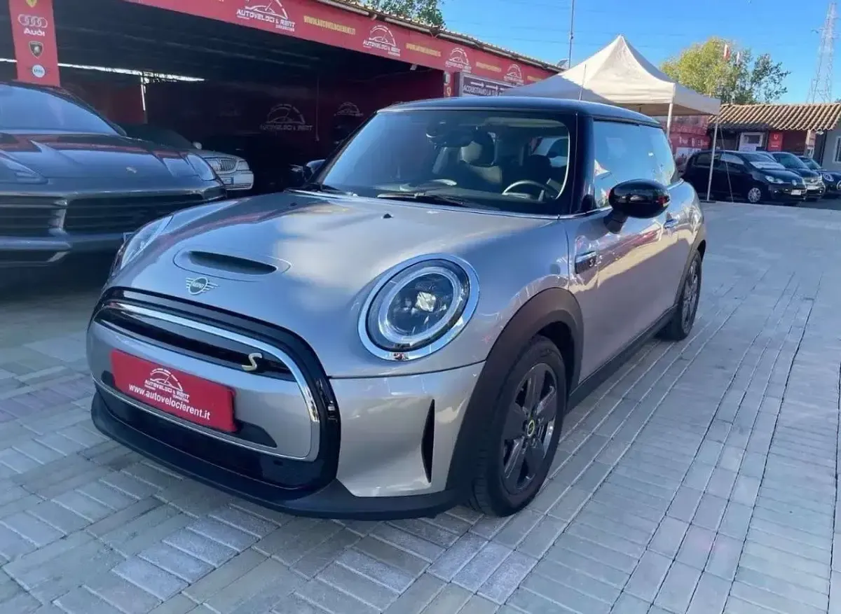 Usata Mini Cooper SE 75 kW (102 CV) 2022 Argento Utilitaria