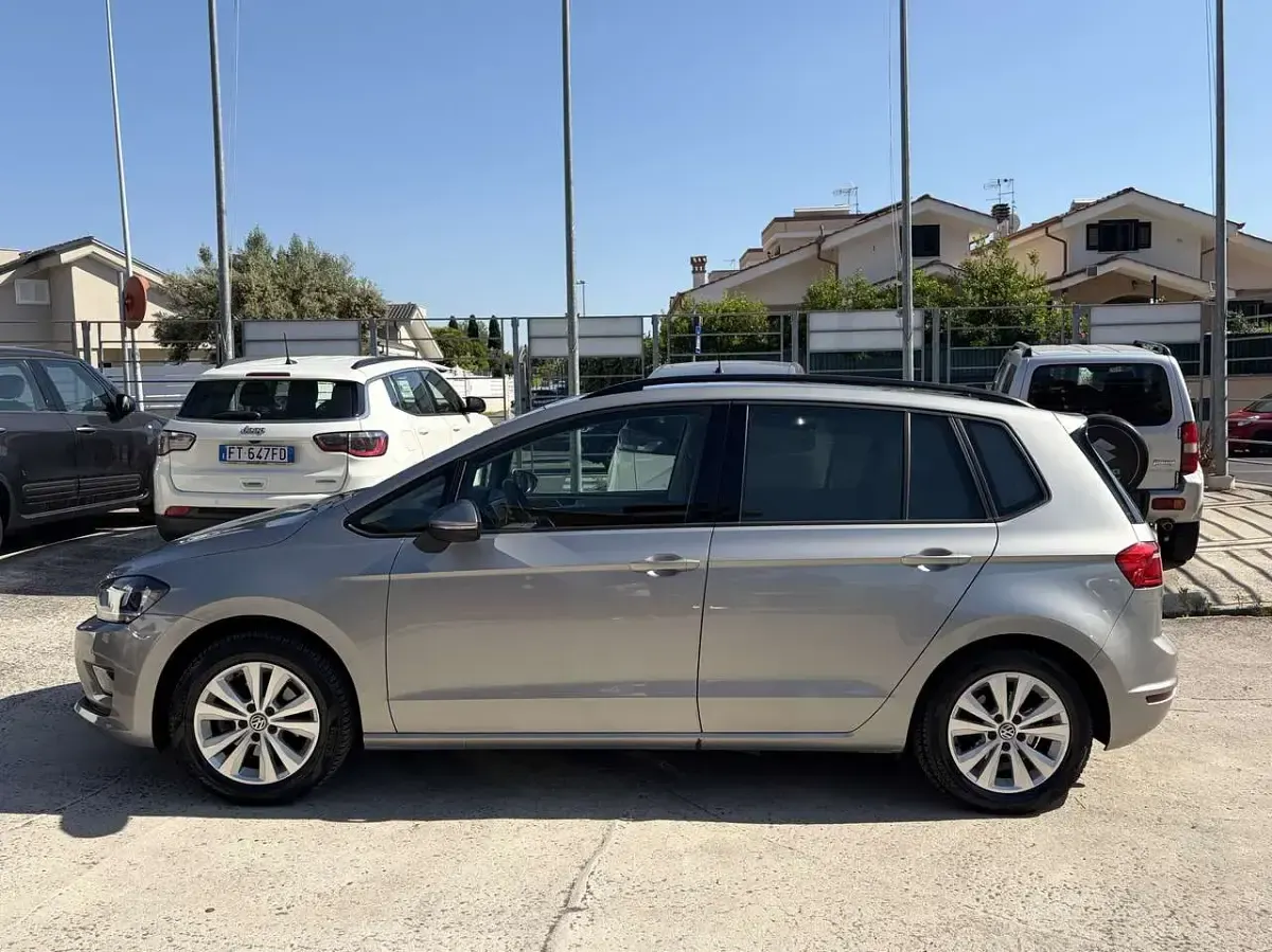 Usata VW Golf Sportsvan Comfortline 125 CV (91 kW) 2017 Argento Monovolume