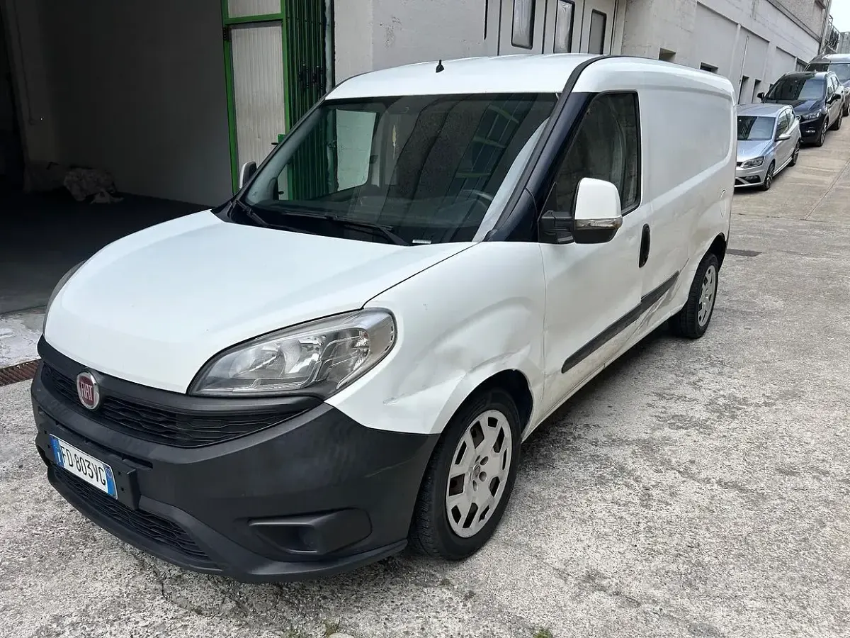 Usata Fiat Doblò 105 CV (77 kW) 2016 Bianco Monovolume