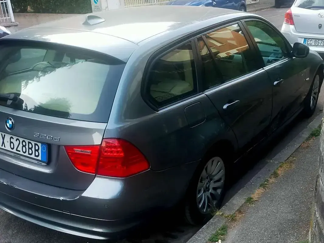 Usata BMW 320 177 CV (130 kW) 2010 Argento Station wagon