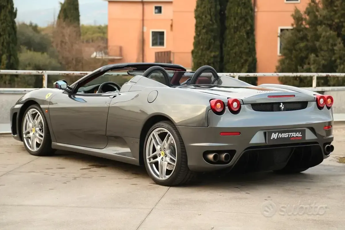 Usata Ferrari F430 490 CV (360 kW) 2006 Grigio Cabrio