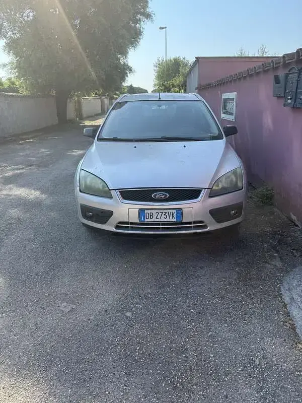 Usata Ford Focus 90 CV (66 kW) 2006 Grigio Station wagon