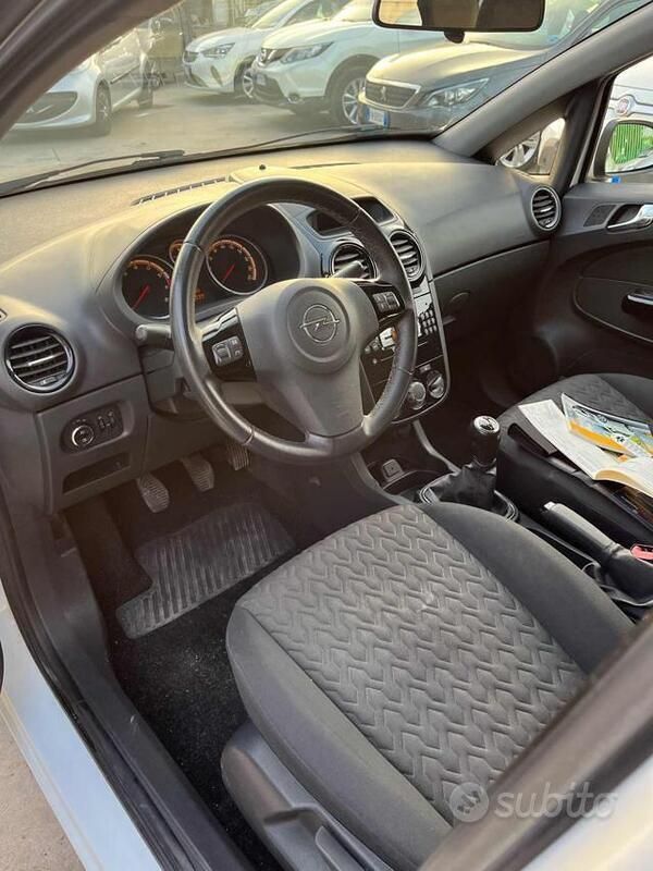 Usata Opel Corsa 86 CV (63 kW) 2013 Bianco Berlina