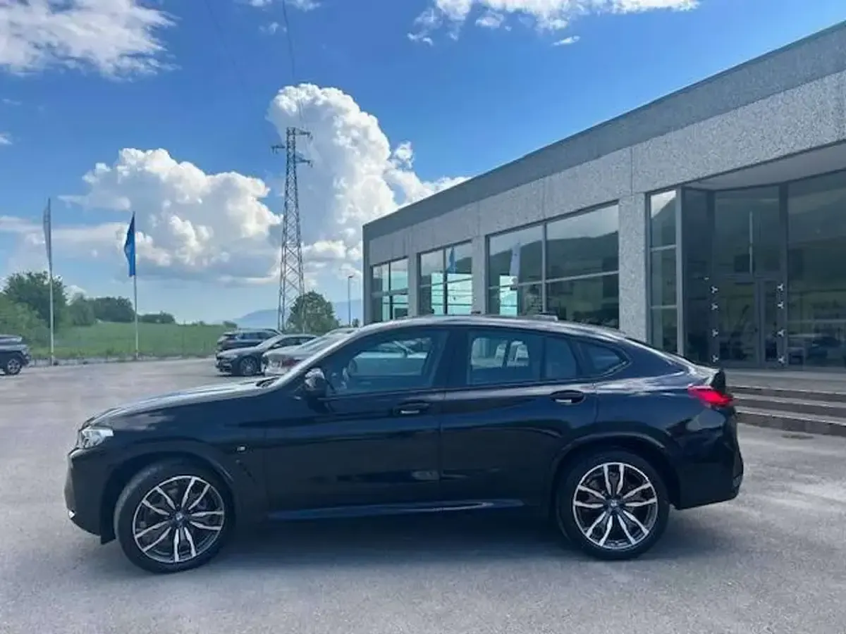Usata BMW X4 M Sport 190 CV (139 kW) 2023 Carbonschwarz SUV