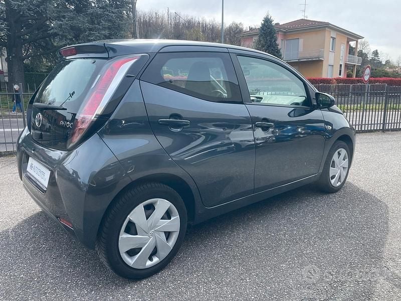 Usata Toyota Aygo X-play 69 CV (50 kW) 2015 Nero Utilitaria