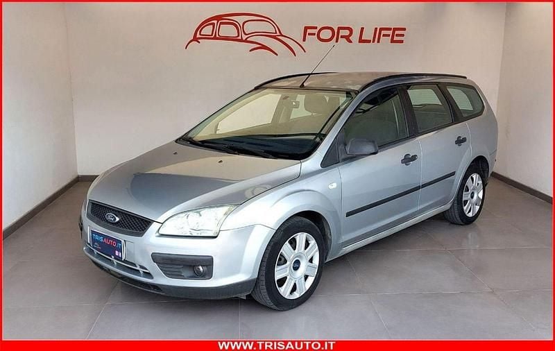 Begagnad Ford Focus 91 HK (66 kW) 2005 Grå Kombi