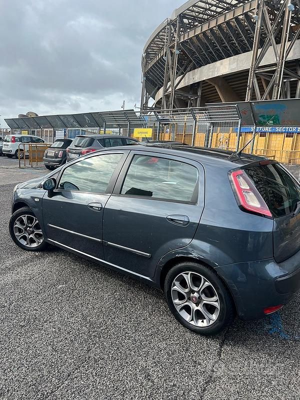 Usata Fiat Punto 77 CV (56 kW) 2009 Berlina