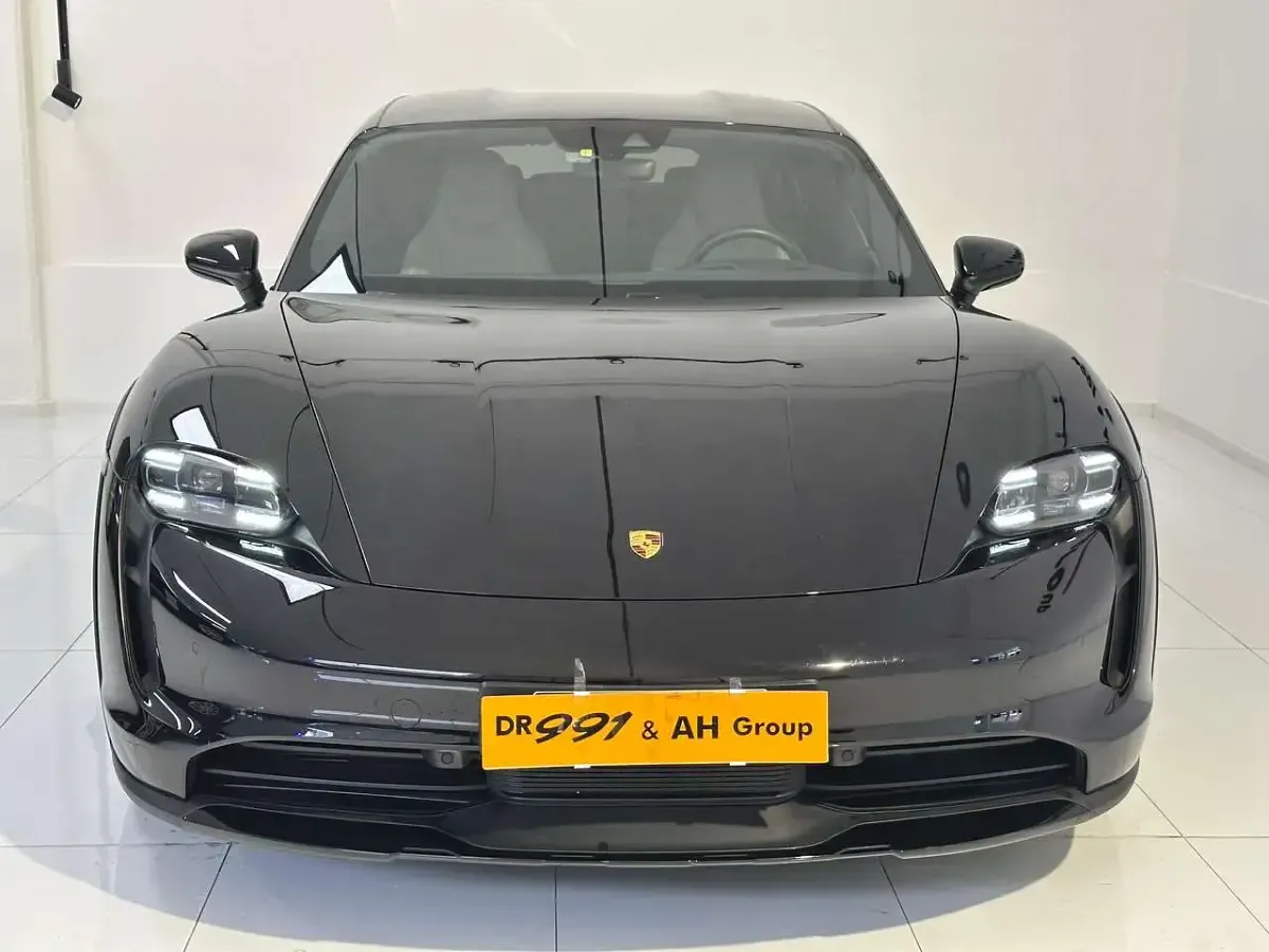 Usata Porsche Taycan Performance Package 139 kW (190 CV) 2022 Nero Berlina