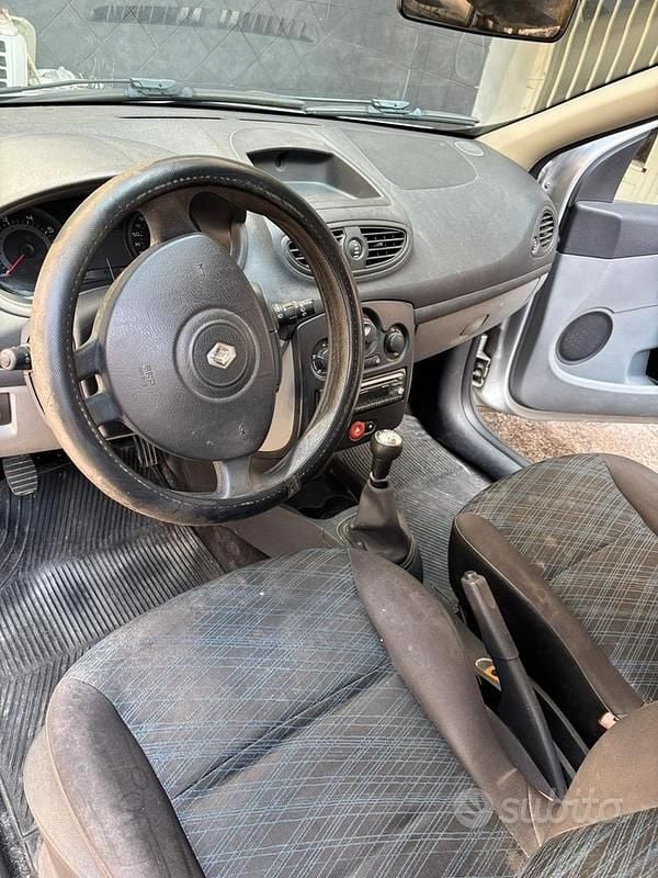 Usata Renault Clio II 58 CV (42 kW) 2006 Grigio Utilitaria