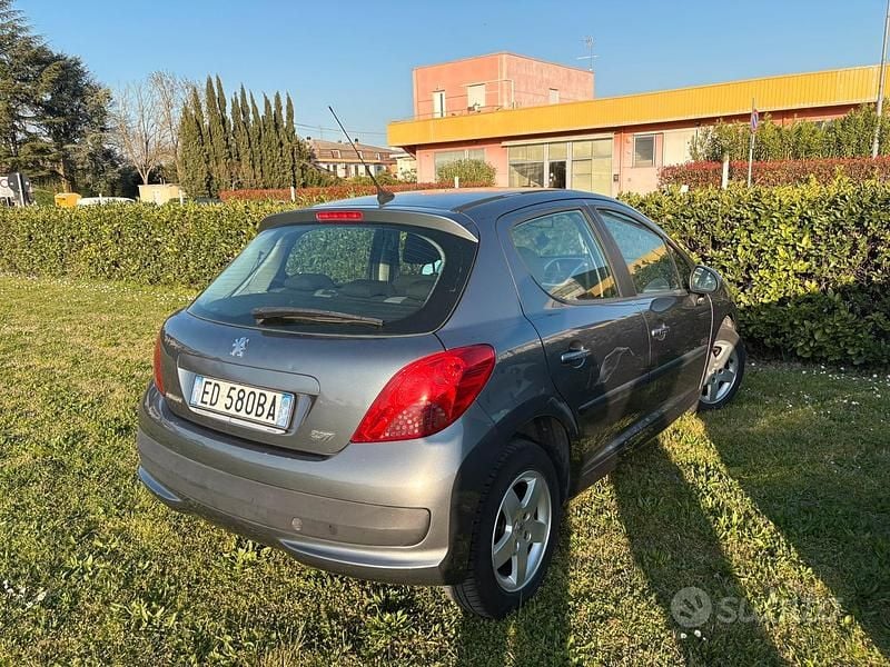 Usata Peugeot 207 88 CV (64 kW) 2010 Grigio Utilitaria