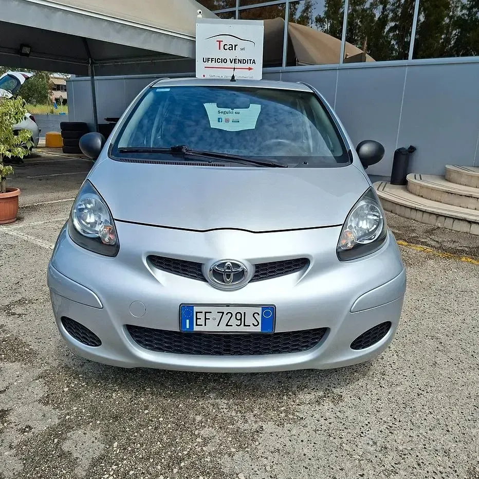Usata Toyota Aygo Sol 68 CV (50 kW) 2010 Grigio Utilitaria