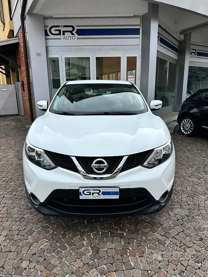 Usata Nissan Qashqai Tekna 110 CV (80 kW) 2017 Bianco SUV