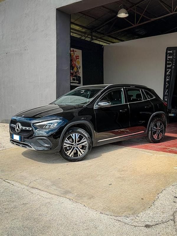 Usata Mercedes GLA200 Advanced Plus 149 CV (109 kW) 2023 Nero SUV