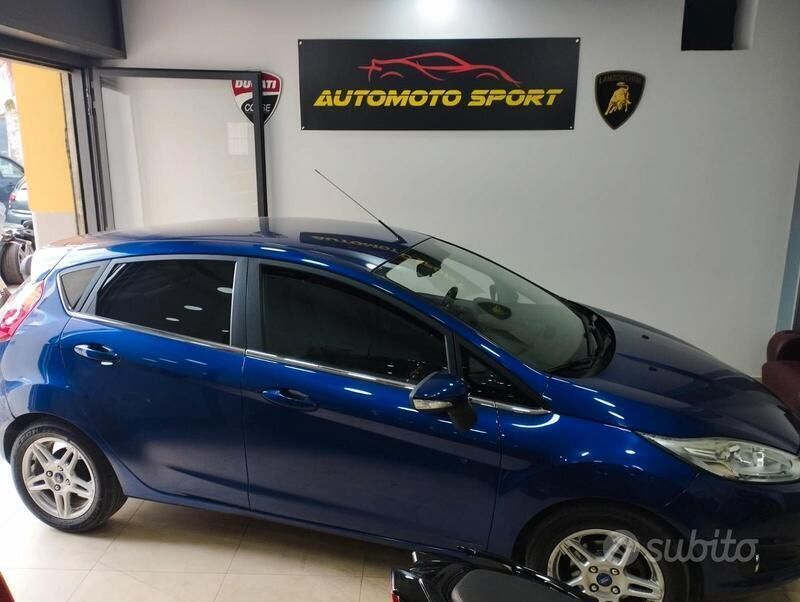 Usata Ford Fiesta Business Edition 75 CV (55 kW) 2015 Blu Utilitaria