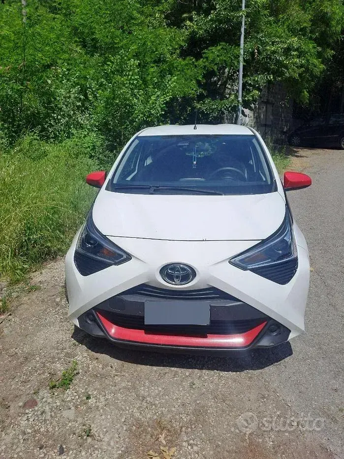 Usata Toyota Aygo 72 CV (52 kW) 2021 Bianco Utilitaria