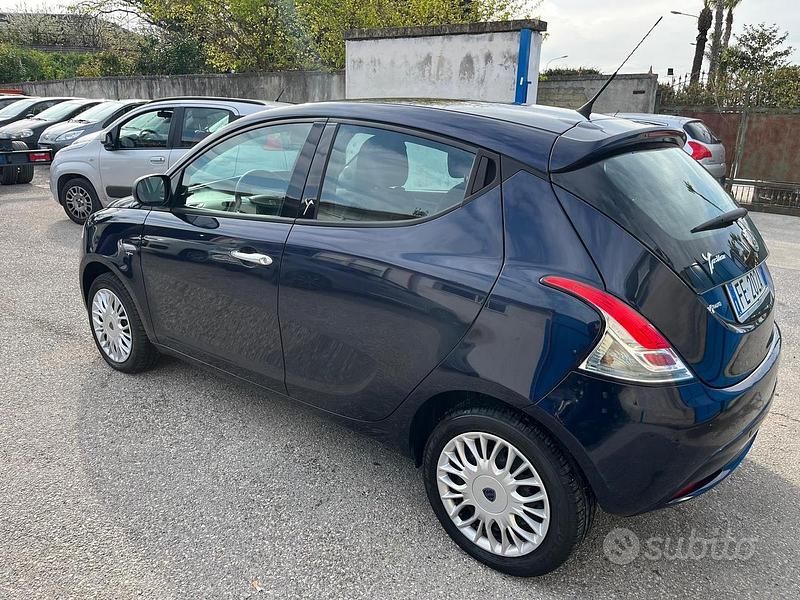 Usata Lancia Ypsilon 69 CV (50 kW) 2016 Blu Utilitaria
