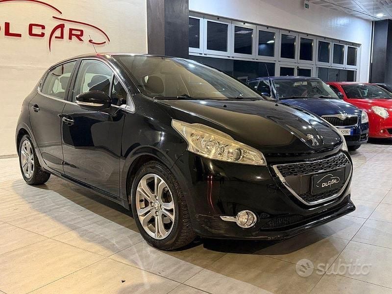 Usata Peugeot 208 Allure 68 CV (50 kW) 2013 Nero Utilitaria